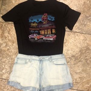 Short jeans size US 29 forever Have a nice stretch plus T-shirts size M